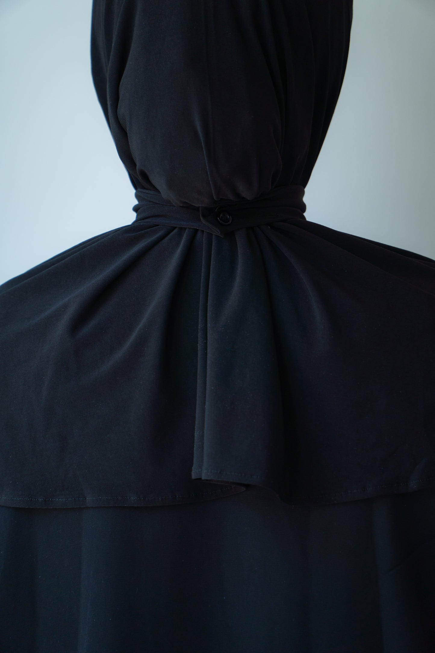 CAGOULE NOIRE MME BROWN VUE DE DOS