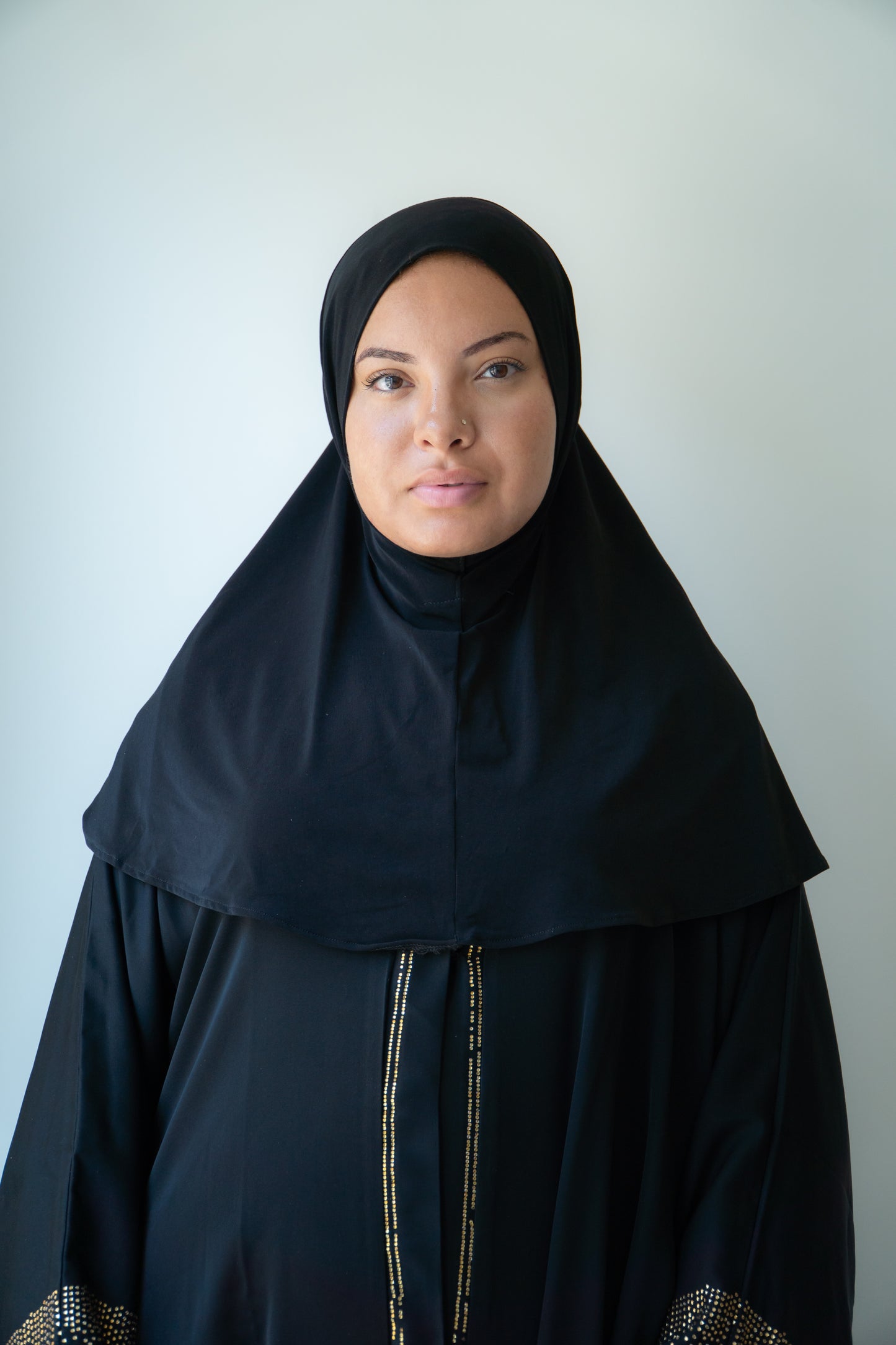 CAGOULE NOIRE MME BROWN VUE DE FACE