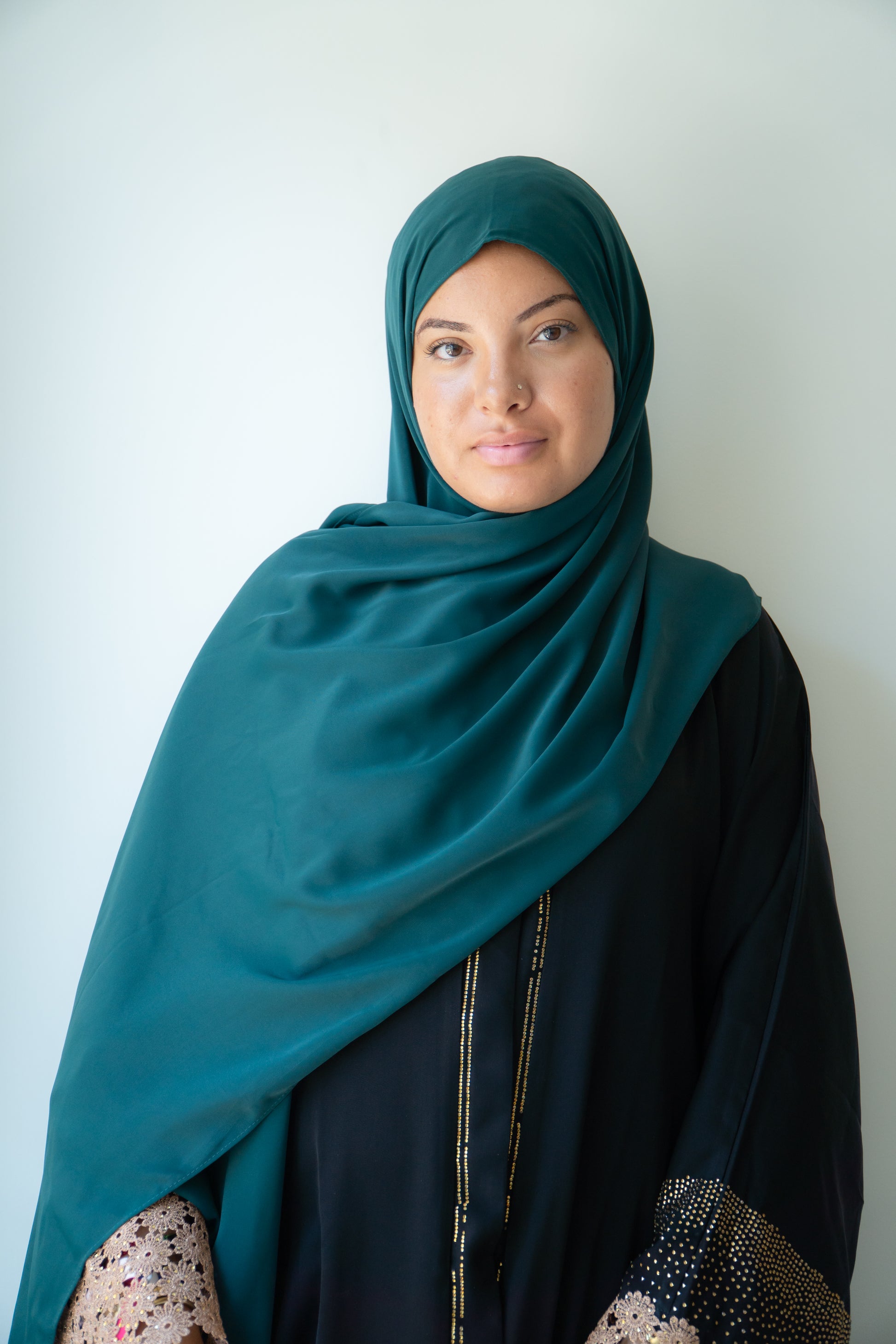 HIJAB AIMANTÉ VUE DE FACE