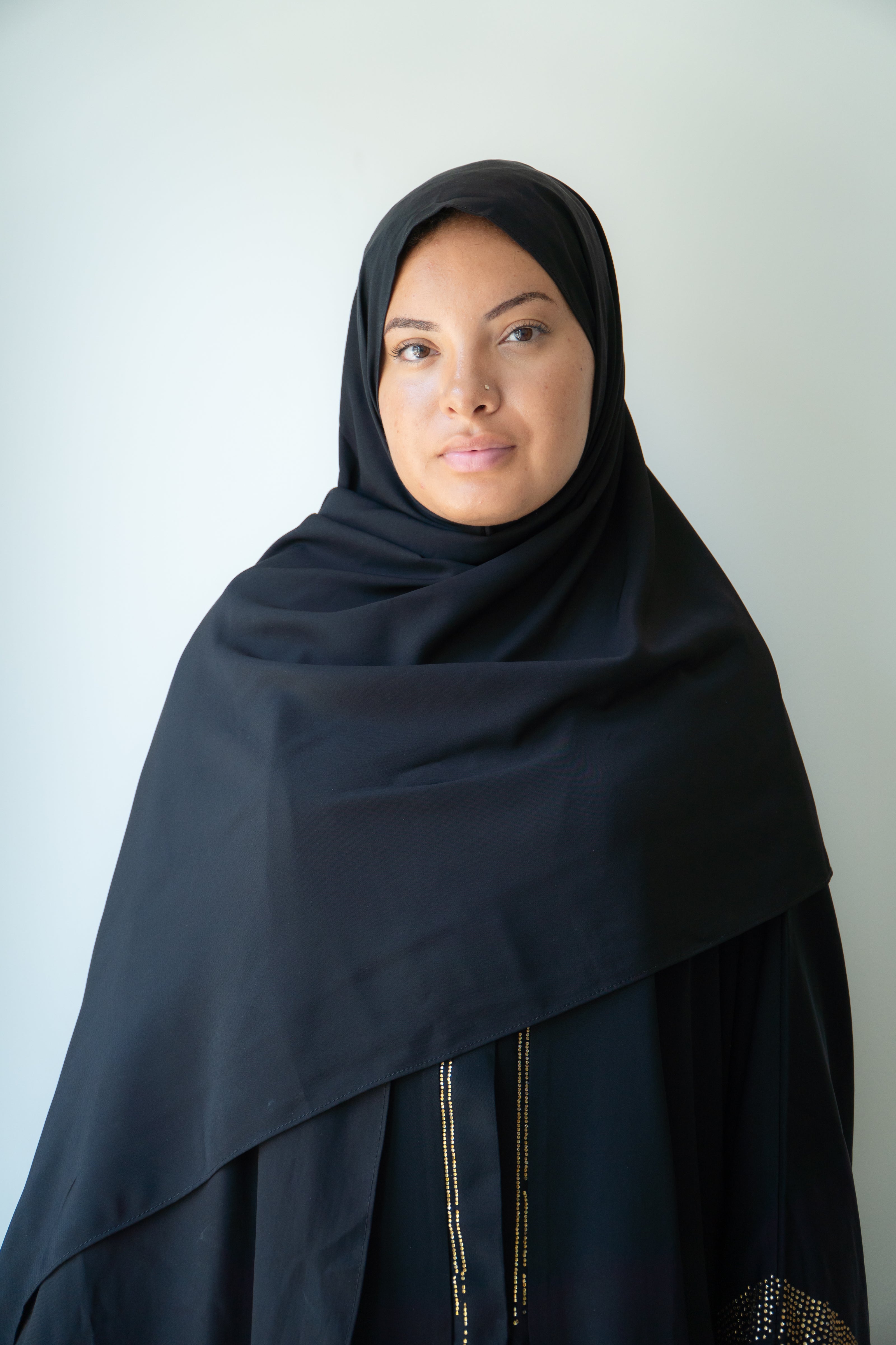 HIJAB AIMANTE NOIR MME BROWN VUE FACE