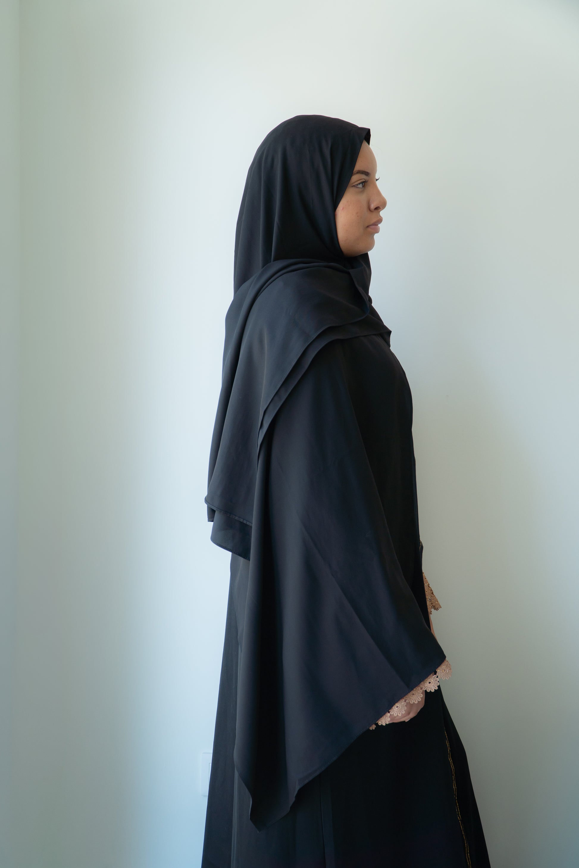 HIJAB AIMANTE NOIR MME BROWN VUE PROFIL