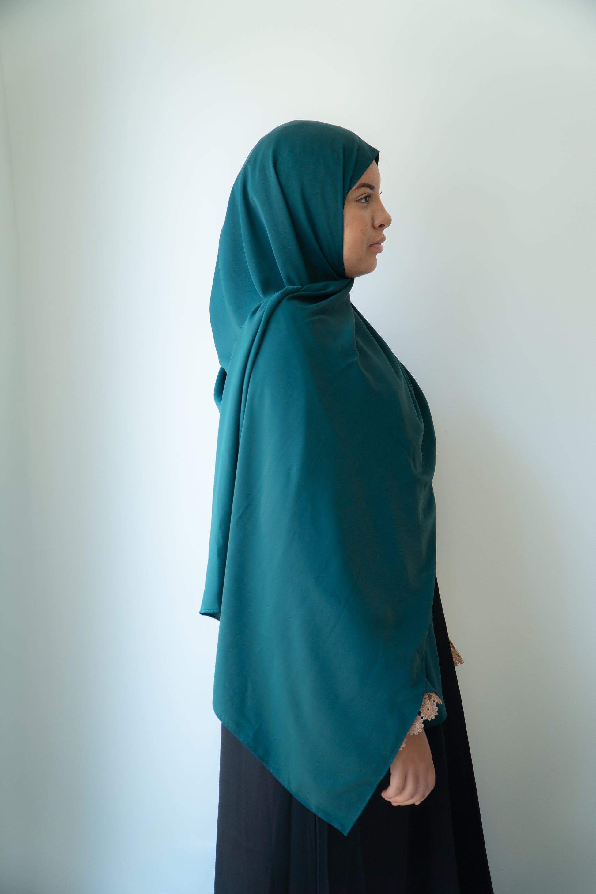 VUE DE PROFIL HIJAB AIMANTE VERT