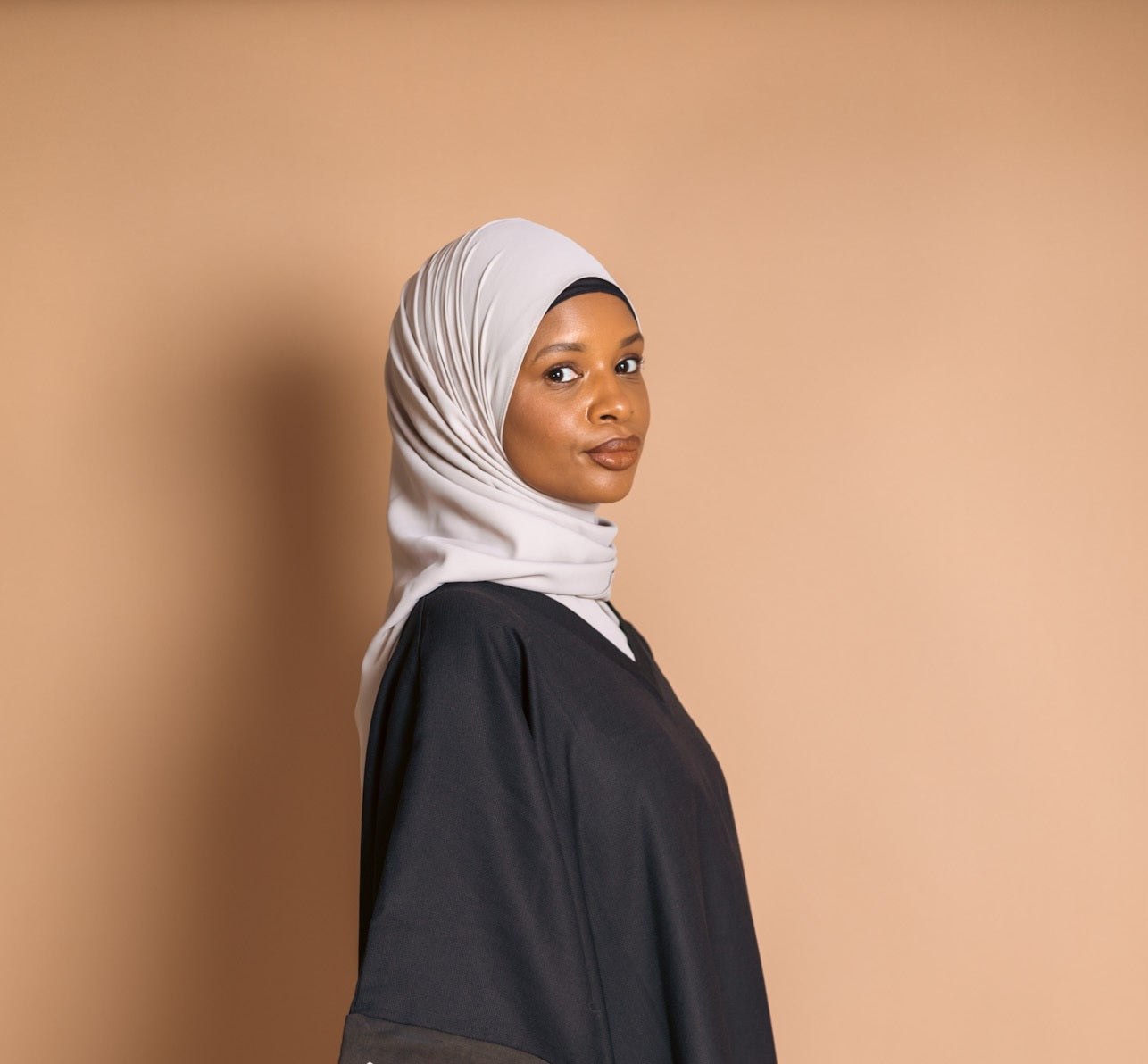 Hijab aimanté beige sans epingles mme brown